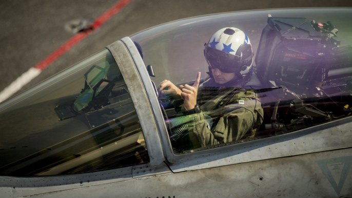 Hình ảnh mới nhất trên Biển Đông của tàu sân bay Mỹ sắp đến Việt Nam