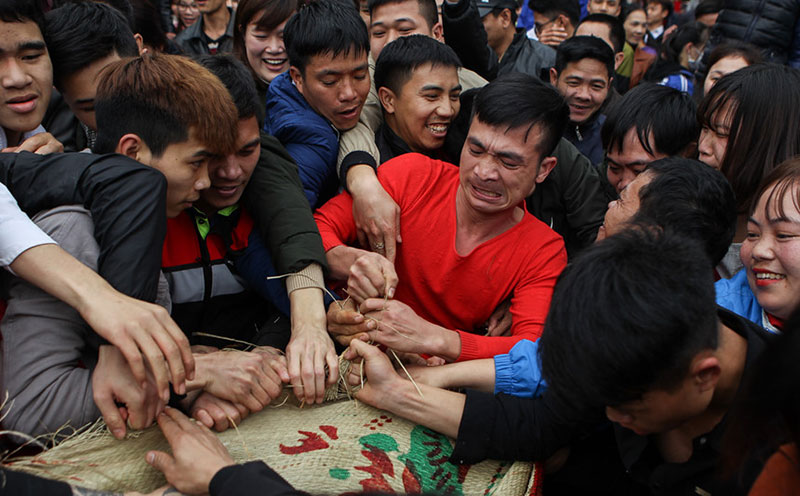 1.001 kiểu giành giật, chen lấn để có lộc đầu năm