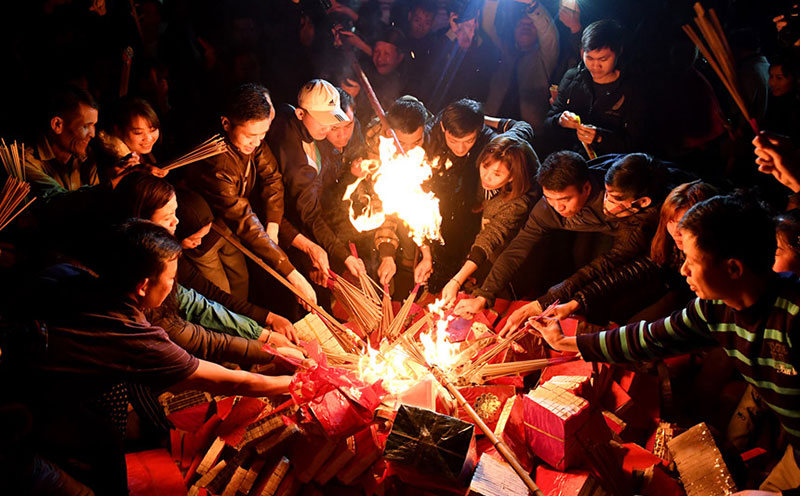 1.001 kiểu giành giật, chen lấn để có lộc đầu năm