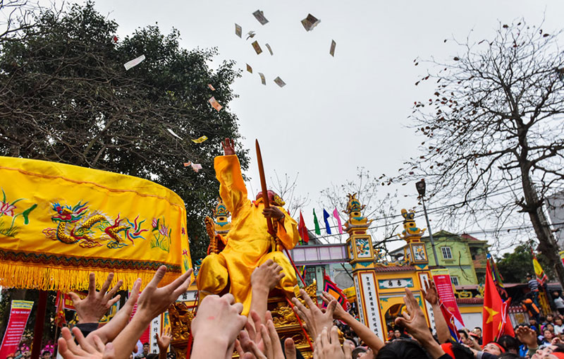 1.001 kiểu giành giật, chen lấn để có lộc đầu năm