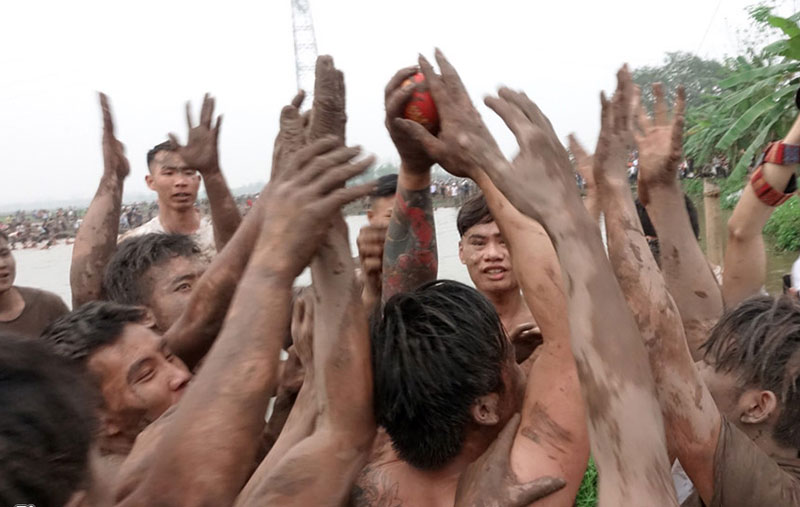 1.001 kiểu giành giật, chen lấn để có lộc đầu năm