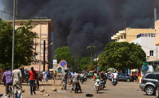 Nóng: Đại sứ quán Pháp ở Burkina Faso bị tấn công khủng bố, nhiều người thiệt mạng