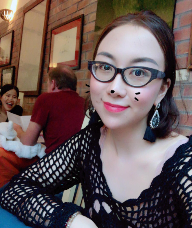 Bàn ăn 3 người, 4 bộ bát đũa và hành trình 31 năm khiến dân mạng Việt rơi nước mắt