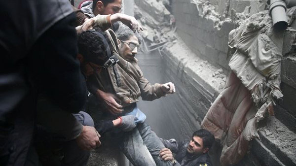 Những hình ảnh nhói lòng ở địa ngục trần gian Syria Những hình ảnh nhói lòng ở địa ngục trần gian Syria