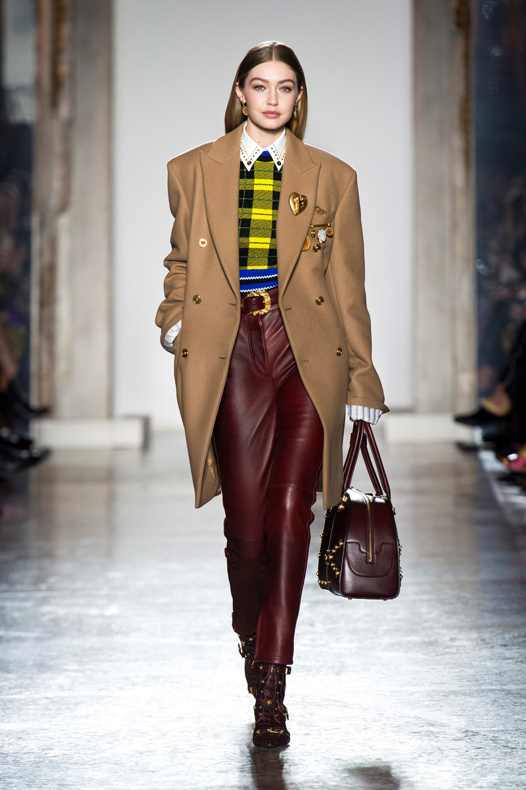 Versace, Fendi lọt top những bộ sưu tập ấn tượng tại Milan