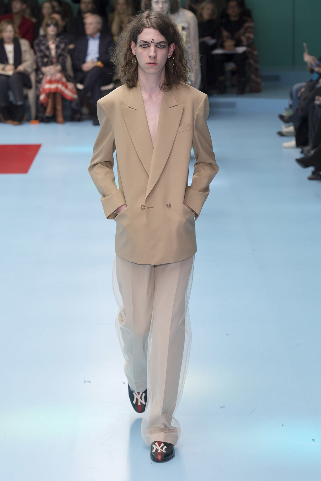 Versace, Fendi lọt top những bộ sưu tập ấn tượng tại Milan