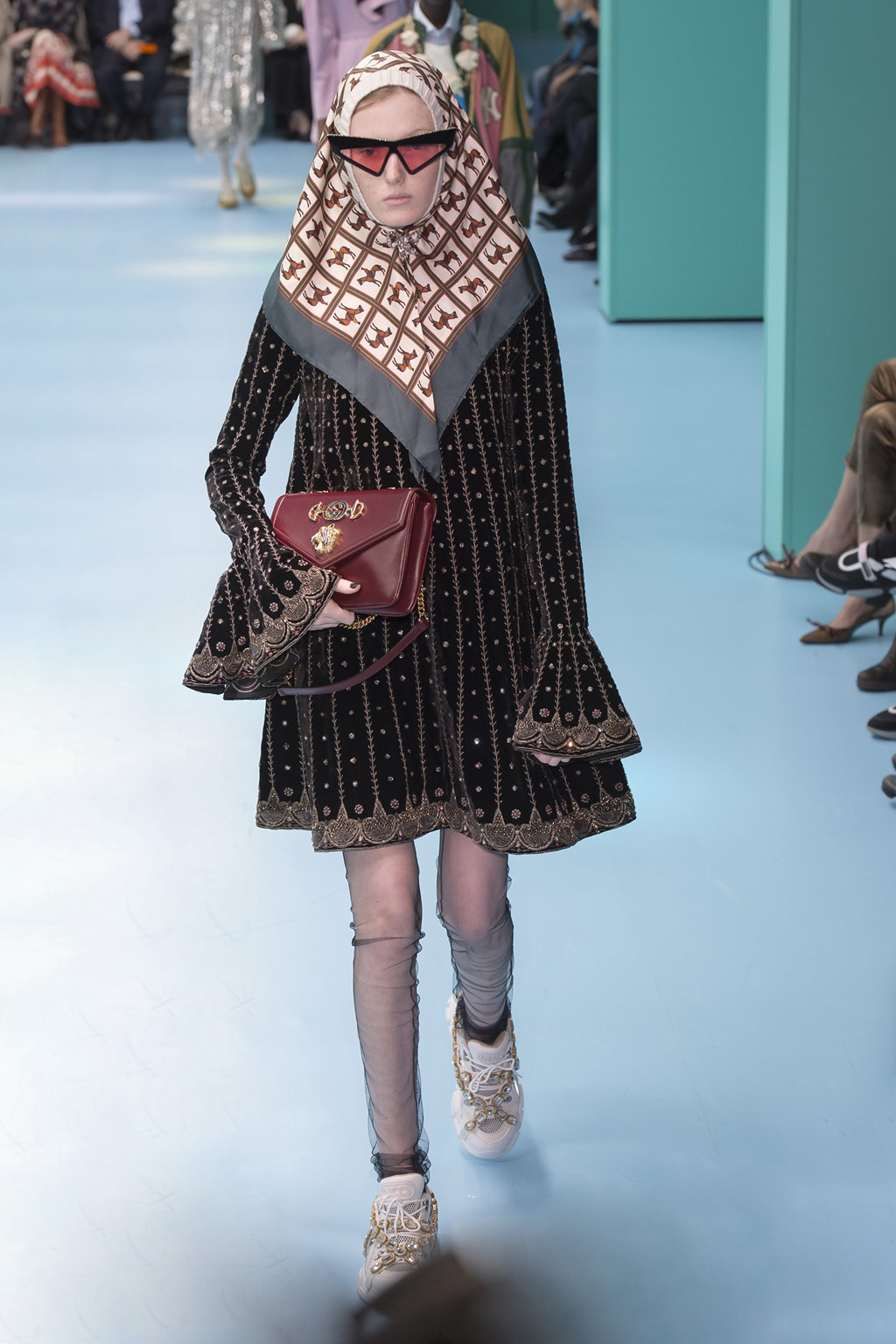 Versace, Fendi lọt top những bộ sưu tập ấn tượng tại Milan