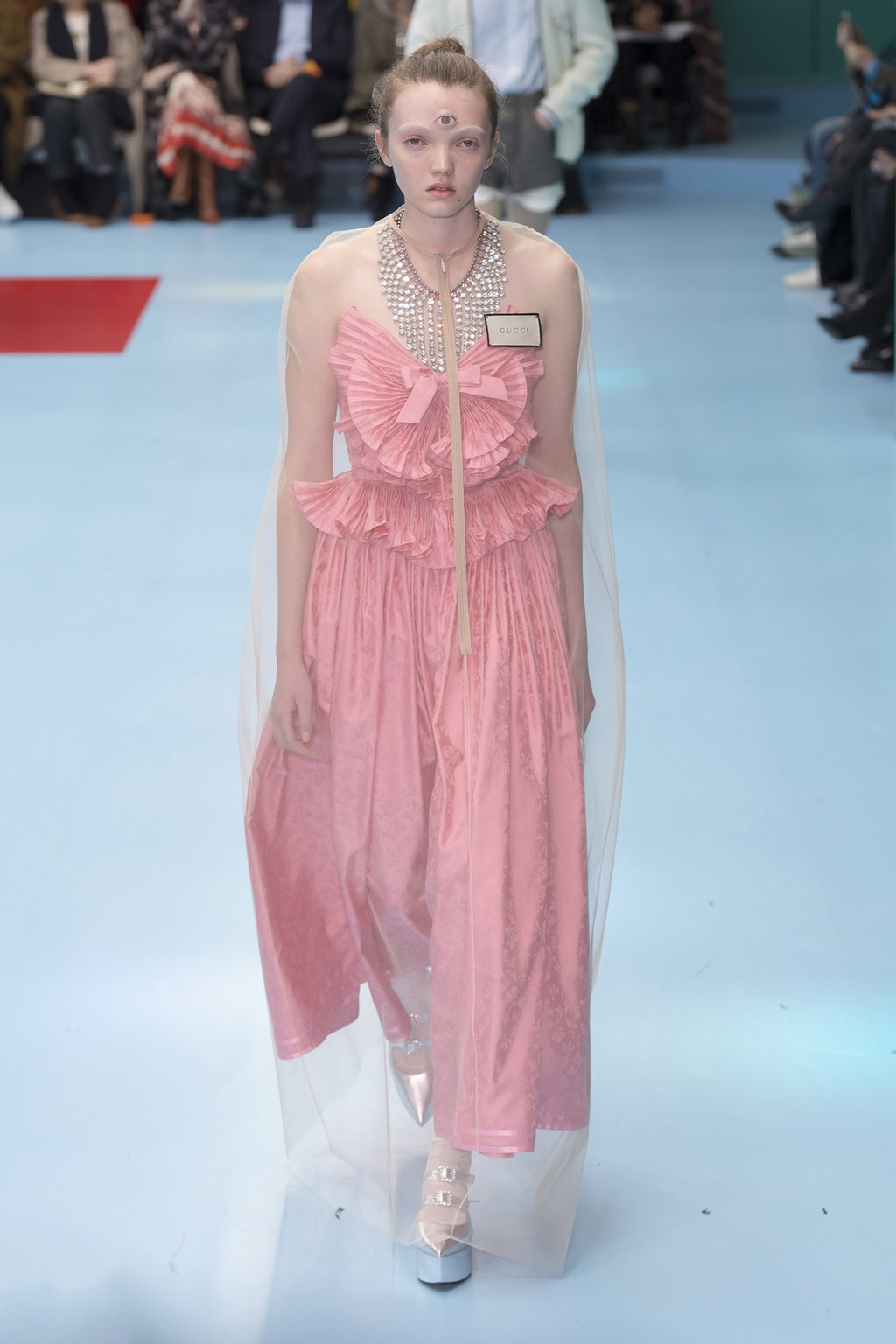 Versace, Fendi lọt top những bộ sưu tập ấn tượng tại Milan