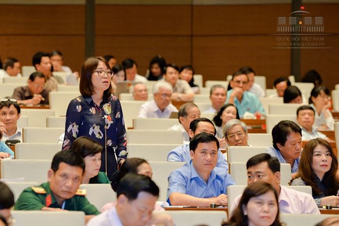 Khi quan chức đánh bóng bằng trang sức cao cấp