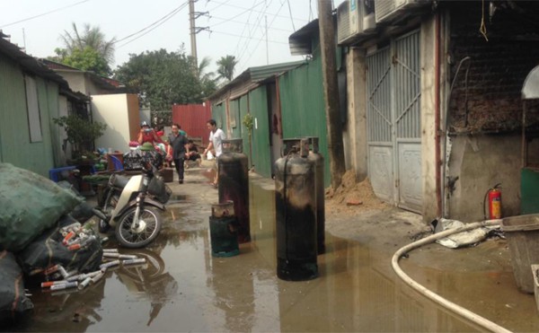 Hà Nội: Cháy cực lớn, thiêu rụi hoàn toàn xưởng giày da ở Triều Khúc chỉ trong chốc lát