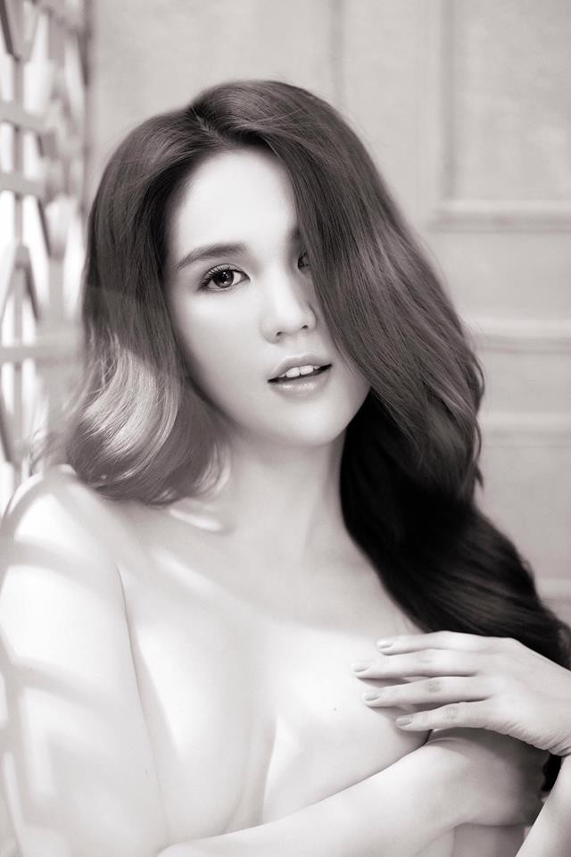 Sau bao ngày nhá hàng, Ngọc Trinh chính thức tung trọn vẹn bộ ảnh nude nóng bỏng Sau bao ngày nhá hàng, Ngọc Trinh chính thức tung trọn vẹn bộ ảnh nude nóng bỏng
