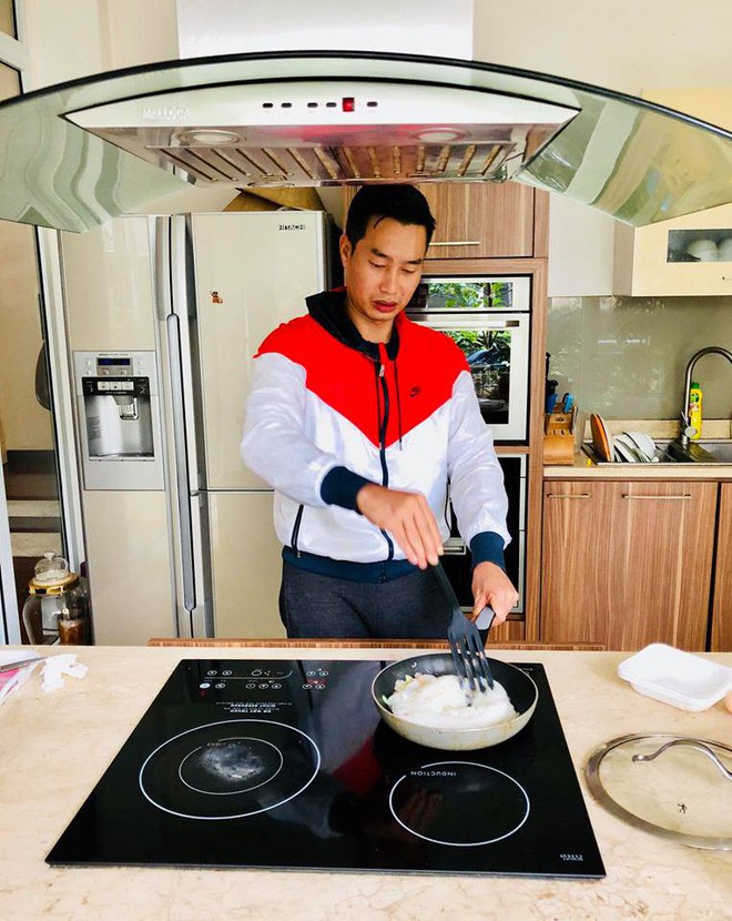 Thần thái sang chảnh và cuộc sống sung túc của BTV Hoa Thanh Tùng Thần thái sang chảnh và cuộc sống sung túc của BTV Hoa Thanh Tùng