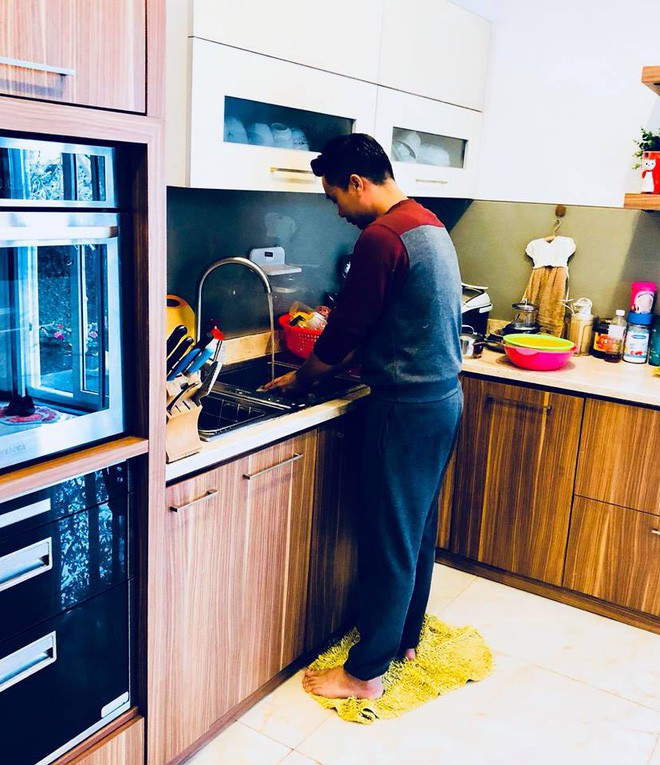 Thần thái sang chảnh và cuộc sống sung túc của BTV Hoa Thanh Tùng