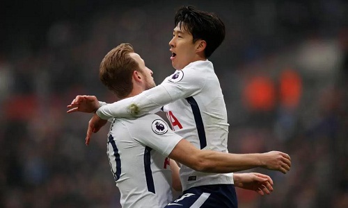Son Heung-min lập cú đúp, Tottenham cách Man Utd một điểm