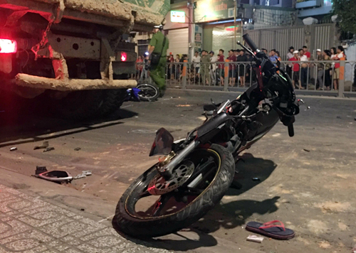 Tài xế ôtô tông 6 xe máy ở Sài Gòn: Tôi chạy nhanh, né xe khác