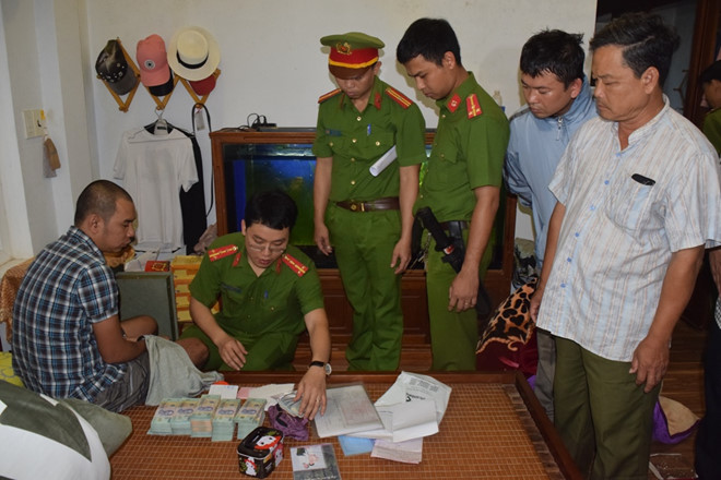 Phá đường dây cá độ bóng đá trăm tỷ ở đất cố đô