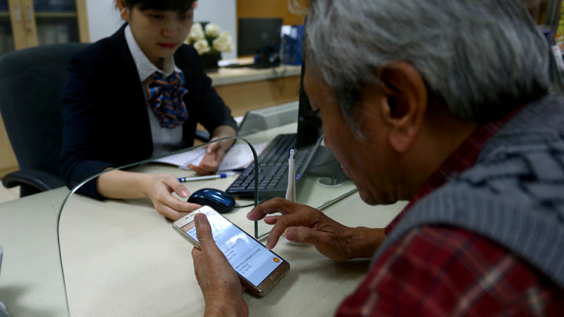 Tài khoản ngân hàng gánh chục loại phí: Không giao dịch cũng mất tiền