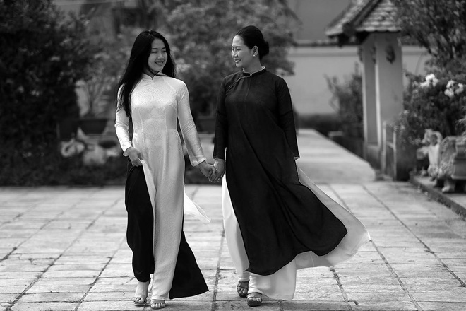 Bài học về chiếc túi 300 đô nữ CEO Việt dạy con gái khiến người đọc gật gù