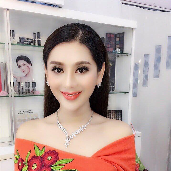 Lâm Khánh Chi xinh đẹp, quyến rũ quên tuổi bên ông xã điển trai Lâm Khánh Chi xinh đẹp, quyến rũ quên tuổi bên ông xã điển trai