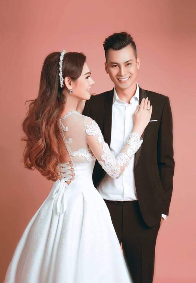 Lâm Khánh Chi xinh đẹp, quyến rũ quên tuổi bên ông xã điển trai