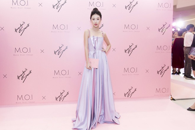Khoe sắc vóc thanh tân trong chiếc đầm tím chuẩn trend, Quỳnh Anh Shyn nào có kém đàn chị Đông Nhi Khoe sắc vóc thanh tân trong chiếc đầm tím chuẩn trend, Quỳnh Anh Shyn nào có kém đàn chị Đông Nhi