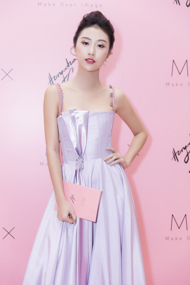 Khoe sắc vóc thanh tân trong chiếc đầm tím chuẩn trend, Quỳnh Anh Shyn nào có kém đàn chị Đông Nhi