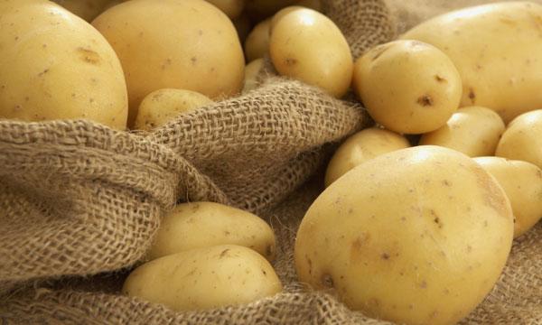 Môi hồng tự nhiên như đánh son không khó, chị em cứ làm theo 4 công thức sau là được!