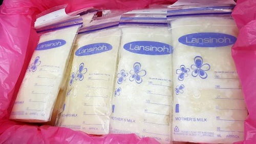 Người kiếm hàng nghìn đô nhờ bán sữa mẹ cho dân thể hình