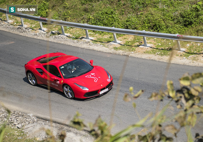 Hành trình siêu xe Car & Passion 2018: Tuấn Hưng cầm lái, cùng vợ chinh phục đường đèo