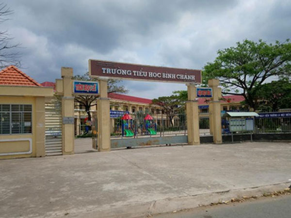 Làm rõ việc cô giáo quỳ gối xin lỗi phụ huynh