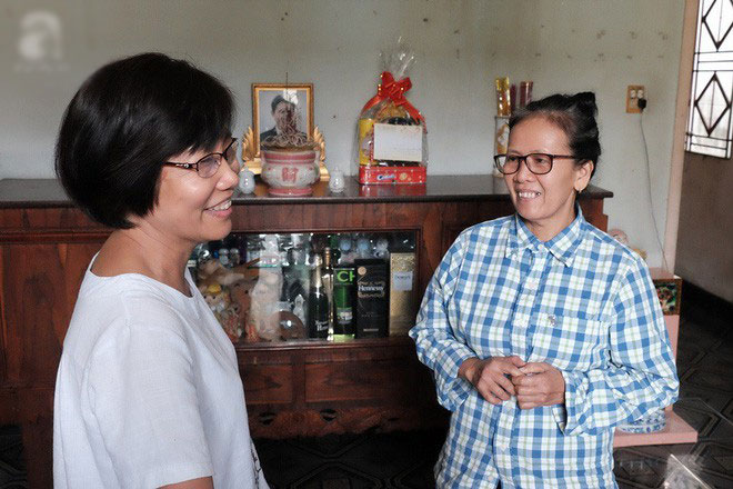 Người phụ nữ mù tự tìm đường đến bệnh viện nhờ bác sĩ lăn tay vào lá đơn hiến tạng cứu người