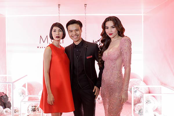 Hồ Ngọc Hà mặc gợi cảm, công khai tình tứ với Kim Lý trước đám đông