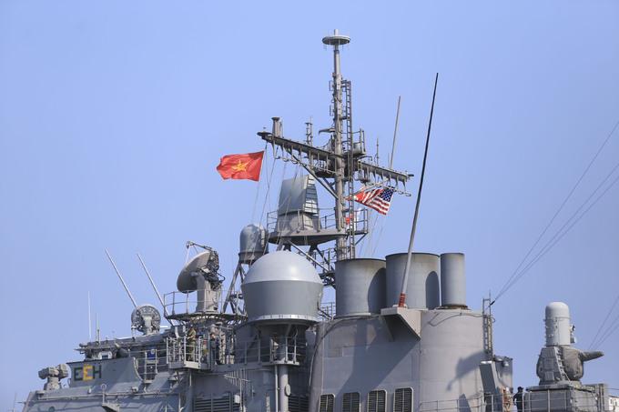 Khí tài hiện đại trên tàu tuần dương đi cùng tàu sân bay Mỹ