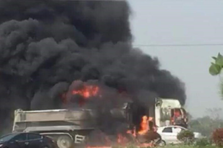 Xe tải bốc cháy ngùn ngụt, tài xế thoát chết trong gang tấc