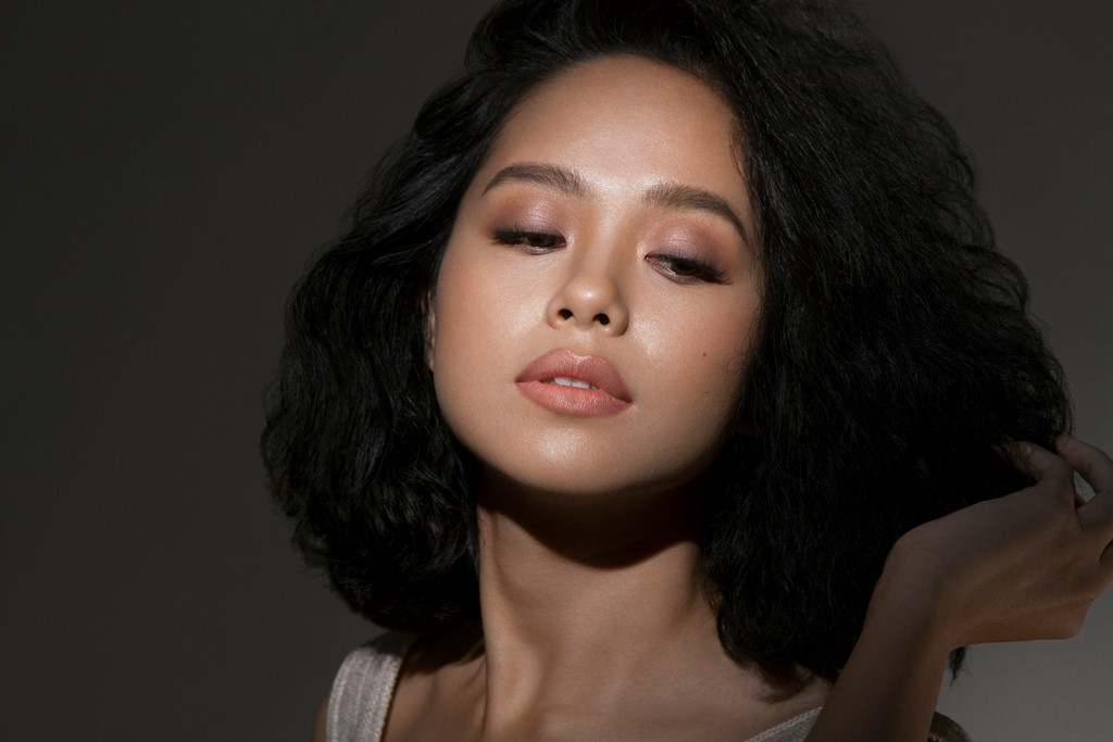 Hoàng Quyên: Nực cười khi hoa hậu, ca sĩ giải trí nhận là nghệ sĩ