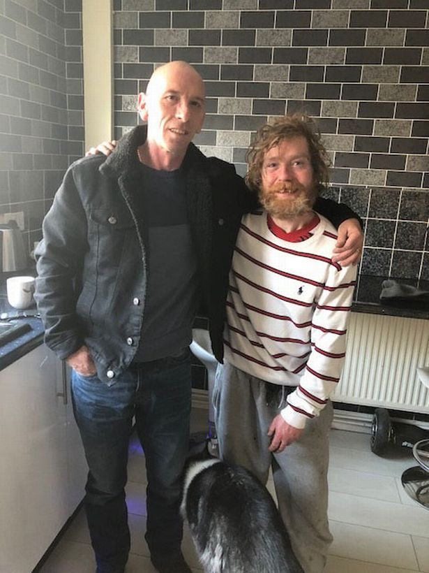 Anh: Tưởng em trai đã chết, kinh ngạc khi thấy ngoài phố