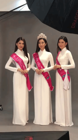 Clip: Mỹ Linh - Thùy Dung - Thanh Tú nhắng nhít nhảy trên nền nhạc của Chi Pu, bắt kịp trào lưu Halu Halu đang hot Clip: Mỹ Linh - Thùy Dung - Thanh Tú nhắng nhít nhảy trên nền nhạc của Chi Pu, bắt kịp trào lưu Halu Halu đang hot