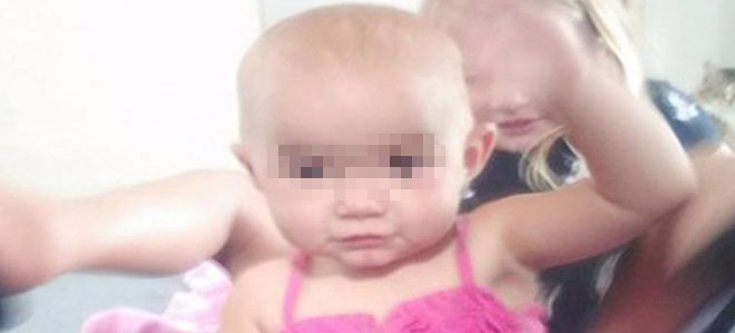 Dắt con gái 1 tuổi về nhà bà ngoại, bà mẹ đau đớn khi chứng kiến con bị chó hàng xóm tấn công tới tử vong