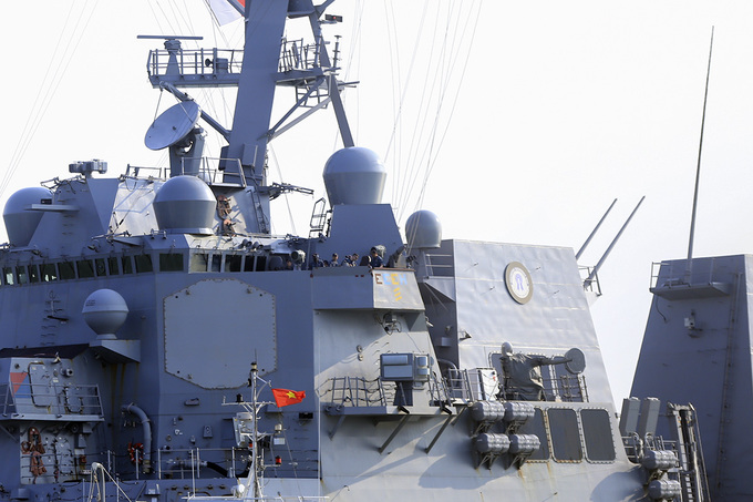 Uy lực tàu khu trục hộ tống tàu sân bay Mỹ