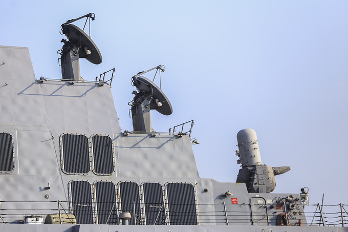 Uy lực tàu khu trục hộ tống tàu sân bay Mỹ