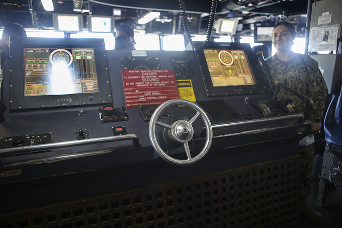 Uy lực tàu khu trục hộ tống tàu sân bay Mỹ