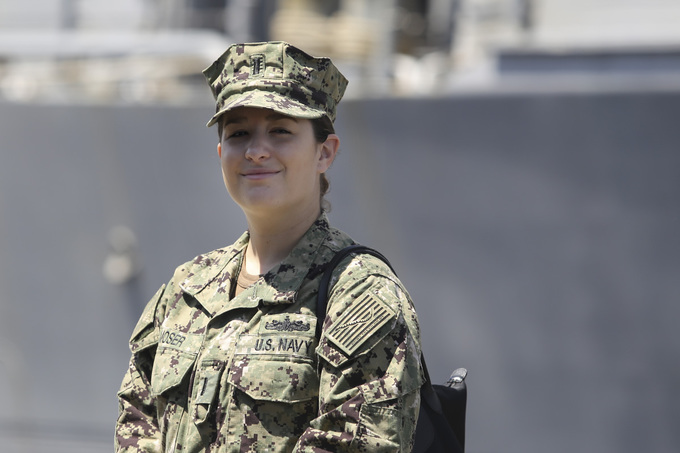 Uy lực tàu khu trục hộ tống tàu sân bay Mỹ