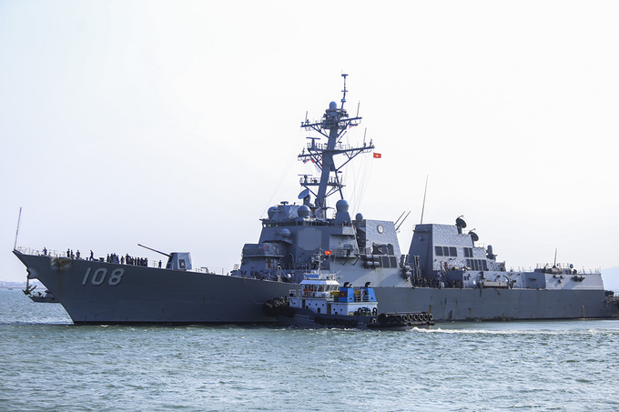Uy lực tàu khu trục hộ tống tàu sân bay Mỹ
