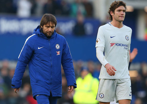 MU hốt liền 3 sao Barca, Conte bị học trò lật ghế