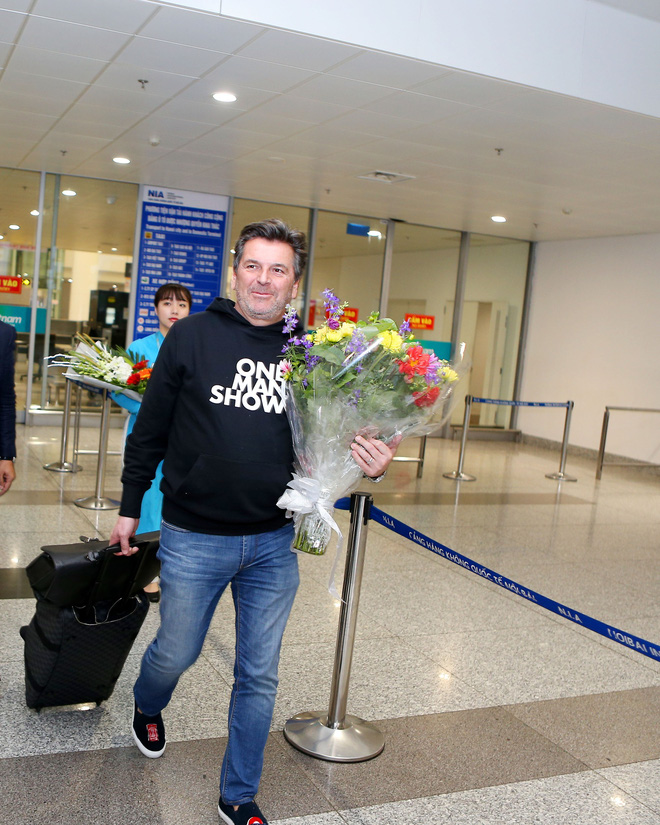 Giọng nam chính ban nhạc Modern Talking trở lại Hà Nội, phát tướng hơn 2 năm trước