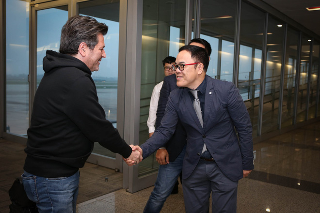 Giọng nam chính ban nhạc Modern Talking trở lại Hà Nội, phát tướng hơn 2 năm trước