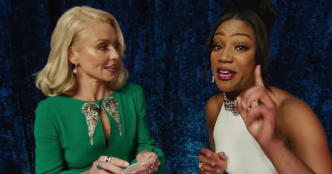 Brad Pitt bất ngờ thả thính nữ diễn viên tháo giày cao gót lên công bố giải thưởng Oscar