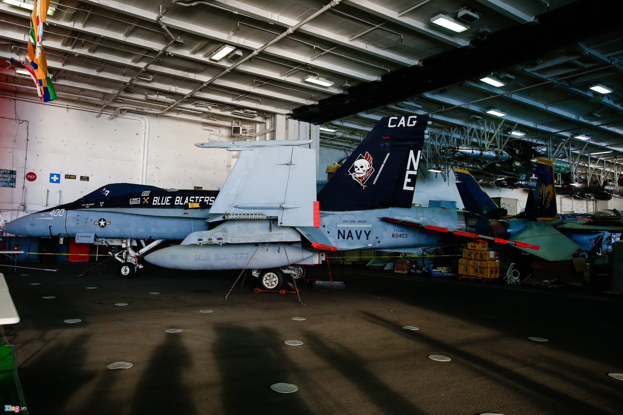 Cận cảnh phi đội uy lực trên siêu tàu sân bay tại Đà Nẵng