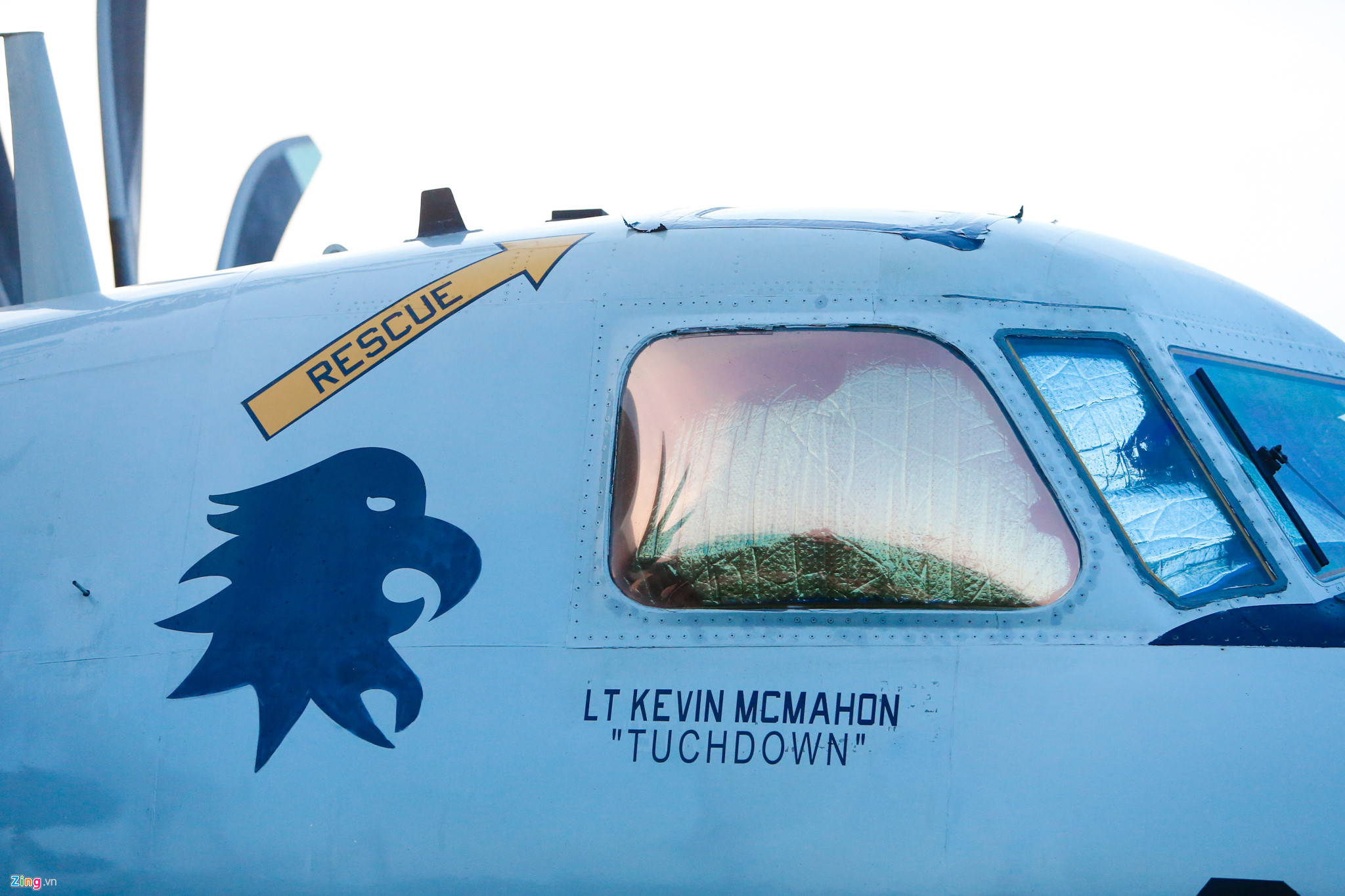 Cận cảnh phi đội uy lực trên siêu tàu sân bay tại Đà Nẵng