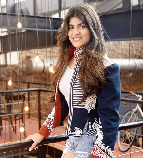 Tiểu thư 9X xinh đẹp khát khao làm giàu và đam mê ca hát